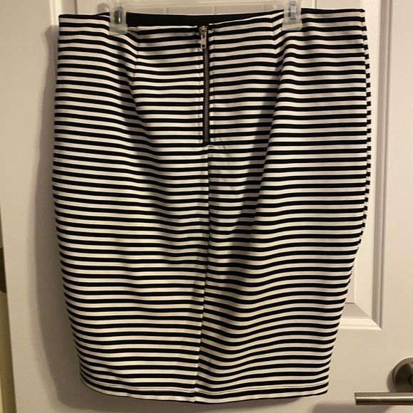 ❌SOLD❌ Plus Size Striped Pencil Skirt - Picture 3 of 5